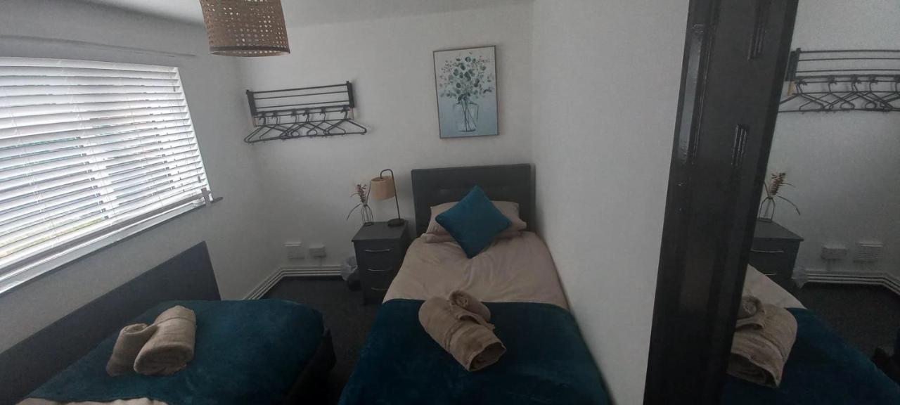 6-Min Walk To New Cross Parking Long Stay Discounts Вулвергемптон Екстер'єр фото