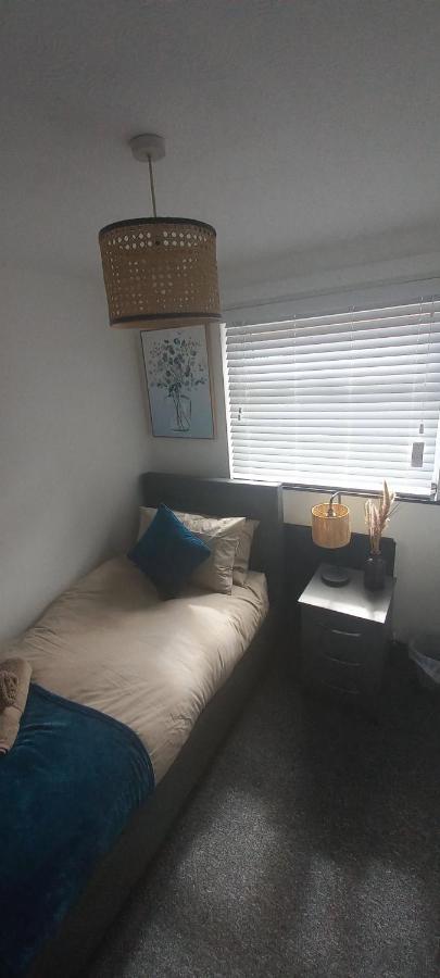 6-Min Walk To New Cross Parking Long Stay Discounts Вулвергемптон Екстер'єр фото