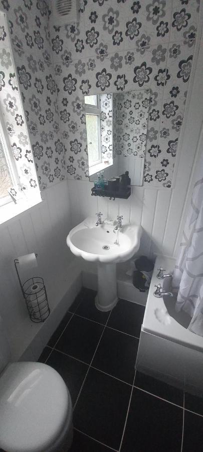 6-Min Walk To New Cross Parking Long Stay Discounts Вулвергемптон Екстер'єр фото