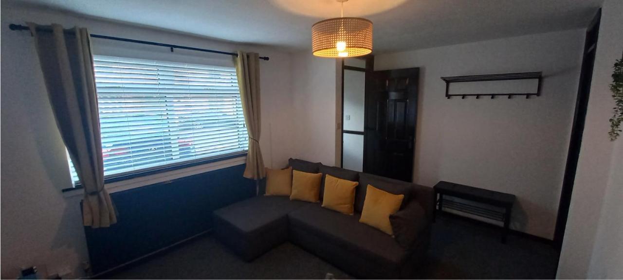 6-Min Walk To New Cross Parking Long Stay Discounts Вулвергемптон Екстер'єр фото